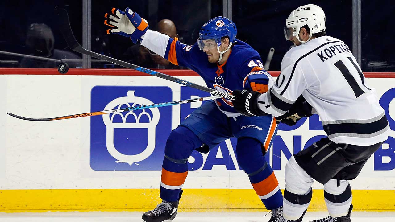 New-York-Islanders-defenceman-Scott-Mayfield