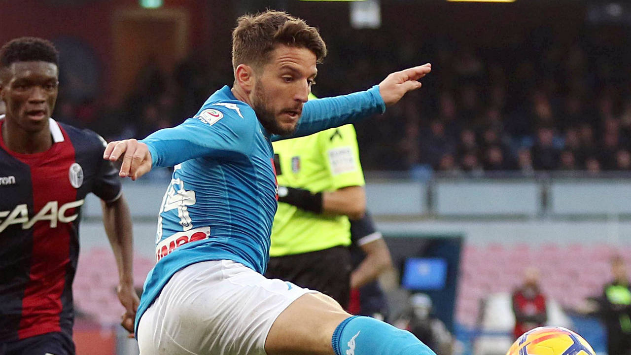 Napoli's-Dries-Mertens-reaches-for-the-ball-during-the-Serie-A-soccer-match-between-Napoli-and-Bologna-at-the-San-Paolo-Stadium-in-Naples,-Italy,-Sunday,-Jan.28,-2018.-(Cesare-Abbate/ANSA-via-AP)