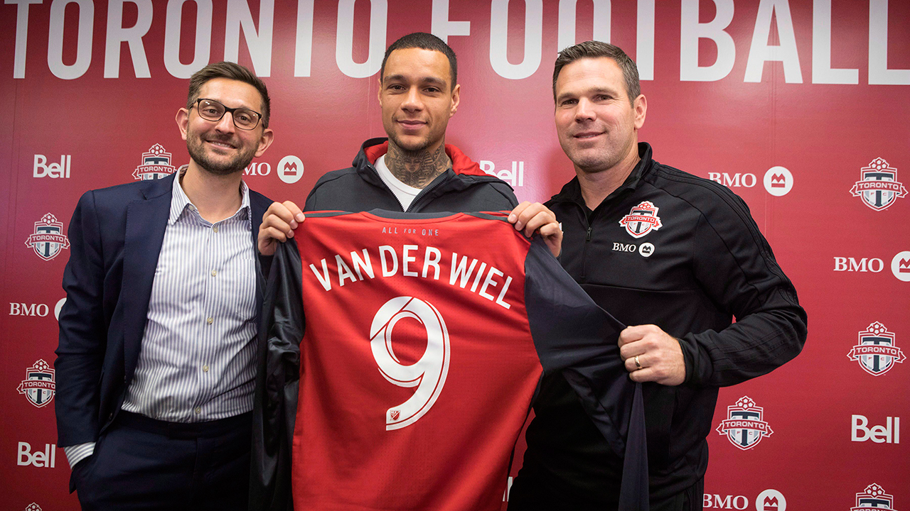 Toronto-FC's-new-signing-Gregory-Van-Der-Wiel-poses-for-a-photo