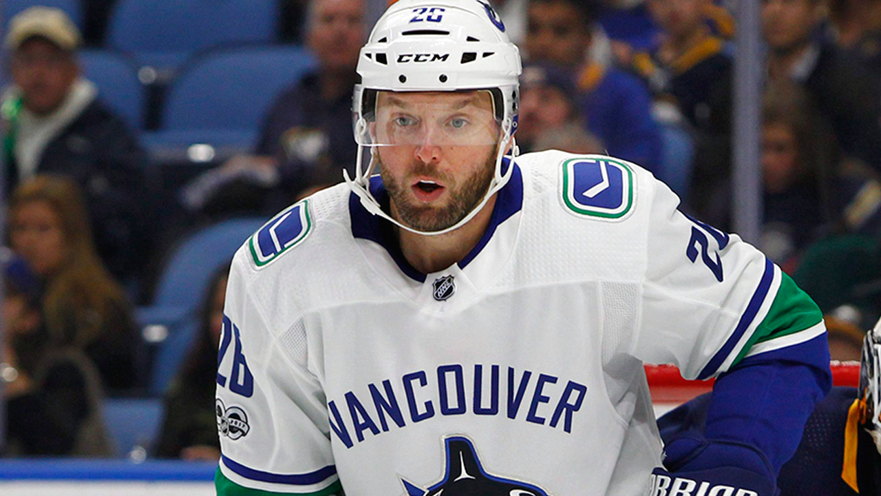 Canucks Gm Under Pressure To Move Thomas Vanek Before Nhl Trade Deadline