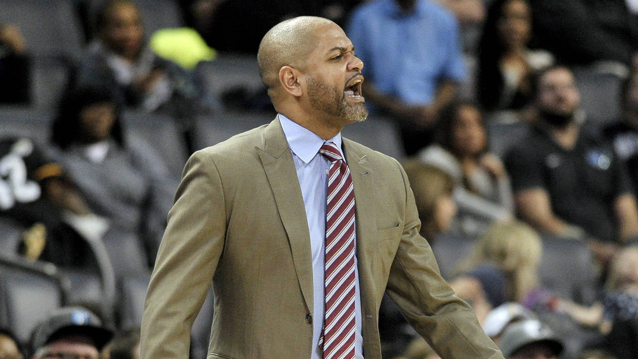 Memphis-Grizzlies-interim-coach-J.B.-Bickerstaff-calls-to-players-during-the-second-half-of-an-NBA-basketball-game-against-the-Utah-Jazz-on-Wednesday,-Feb.-7,-2018,-in-Memphis,-Tenn.-(Brandon-Dill/AP)