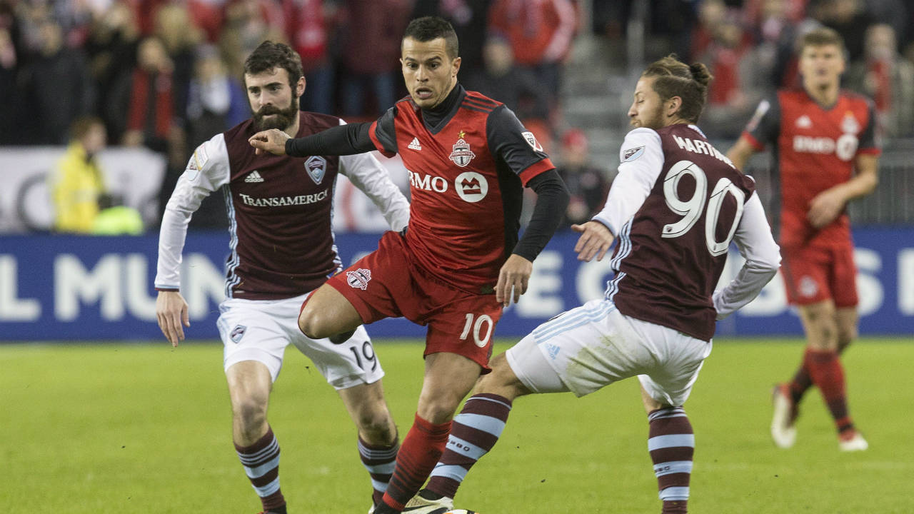 Toronto-FC's-Sebastian-Giovinco-(centre)-takes-the-ball-between-Colorado-Rapids'-Enzo-Martinez-(right)-and-Jack-Price-during-first-half-CONCACAF-Champions-League-Round-of-16-action-in-Toronto-on-Tuesday,-February-27,-2018.-(Chris-Young/CP)