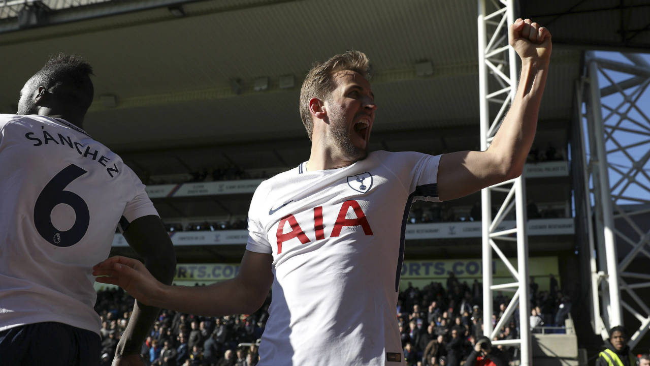 Tottenham-Hotspur's-Harry-Kane-celebrates-after-scoring-his-side's-first-goal-during-the-English-Premier-League-soccer-match-between-Crystal-Palace-and-Tottenham-Hotspur-at-Selhurst-Park,-London,-Sunday,-Feb.-25,-2018.-(Steven-Paston/PA-via-AP)