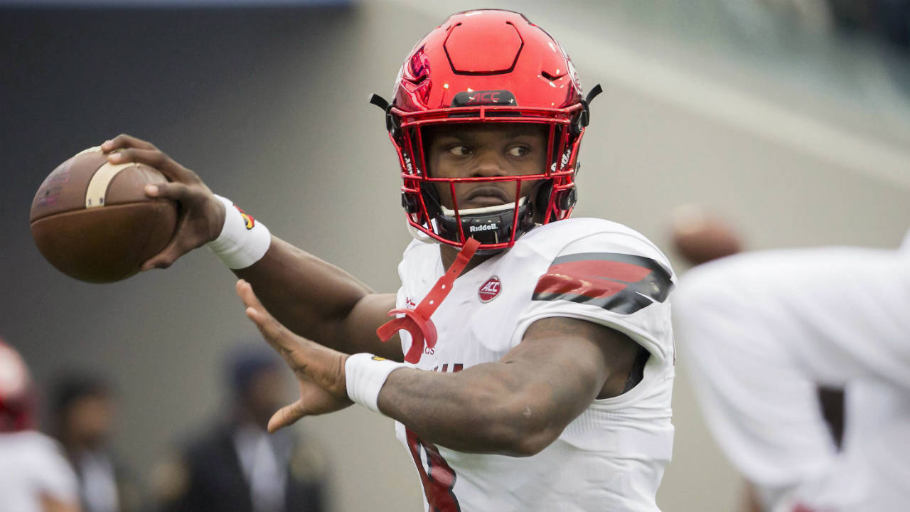 Louisville-Cardinals-quarterback-Lamar-Jackson-(8)-warms-up-before-the-start-of-the-TaxSlayer-Bowl-NCAA-college-football-game-against-the-Mississippi-State-Bulldogs,-Saturday,-Dec.-30,-2017,-in-Jacksonville,-Fla.-(Stephen-B.-Morton/AP)
