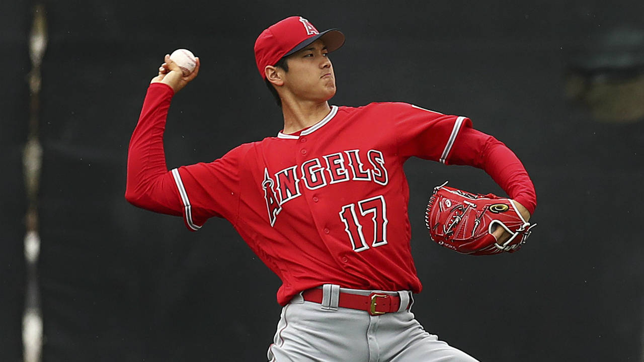 Los-Angeles-Angels'-Shohei-Ohtani-throws-during-a-spring-training-baseball-practice-on-Wednesday,-Feb.-14,-2018,-in-Tempe,-Ariz.-(Ben-Margot/AP)