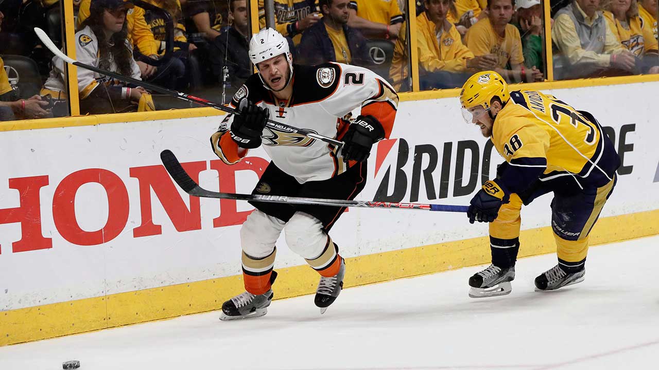 Anaheim-Ducks-defenceman-Kevin-Bieksa