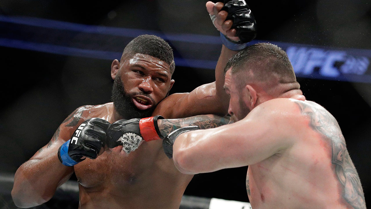 Curtis Blaydes, left, seen here fighting fellow heavyweight Daniel Omielanczuk at UFC 213. (John Locher/AP)