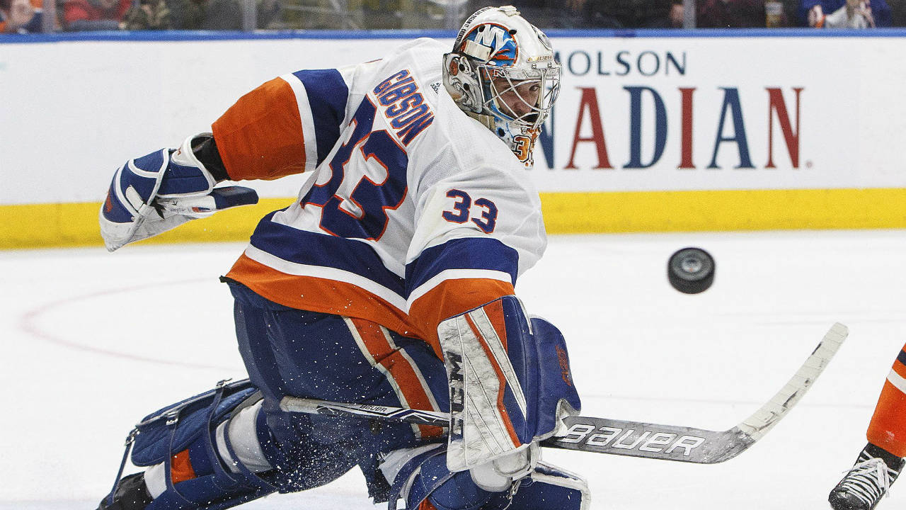 New-York-Islanders'-goalie-Christopher-Gibson-(33)-makes-a-save-against-the-Edmonton-Oilers-during-overtime-NHL-action-in-Edmonton,-Alta.,-on-Thursday-March-8,-2018.-(Jason-Franson/CP)