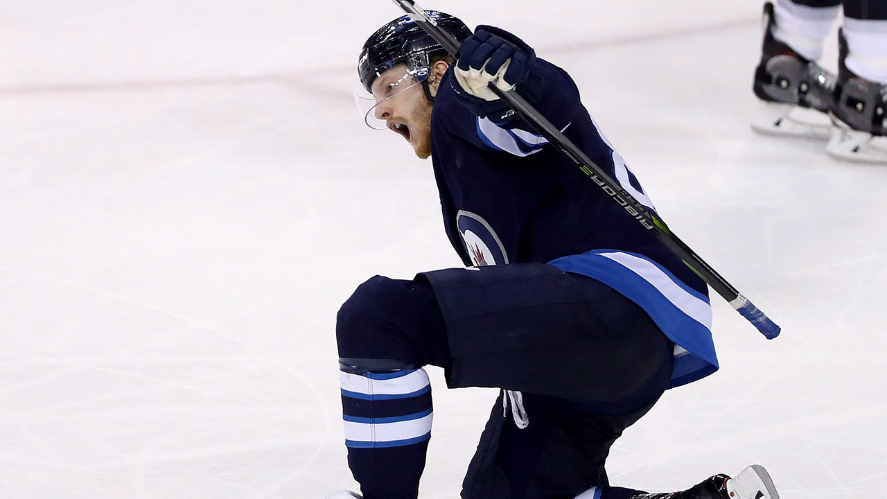 Connor scores both goals to lead Jets to overtime win over Kings