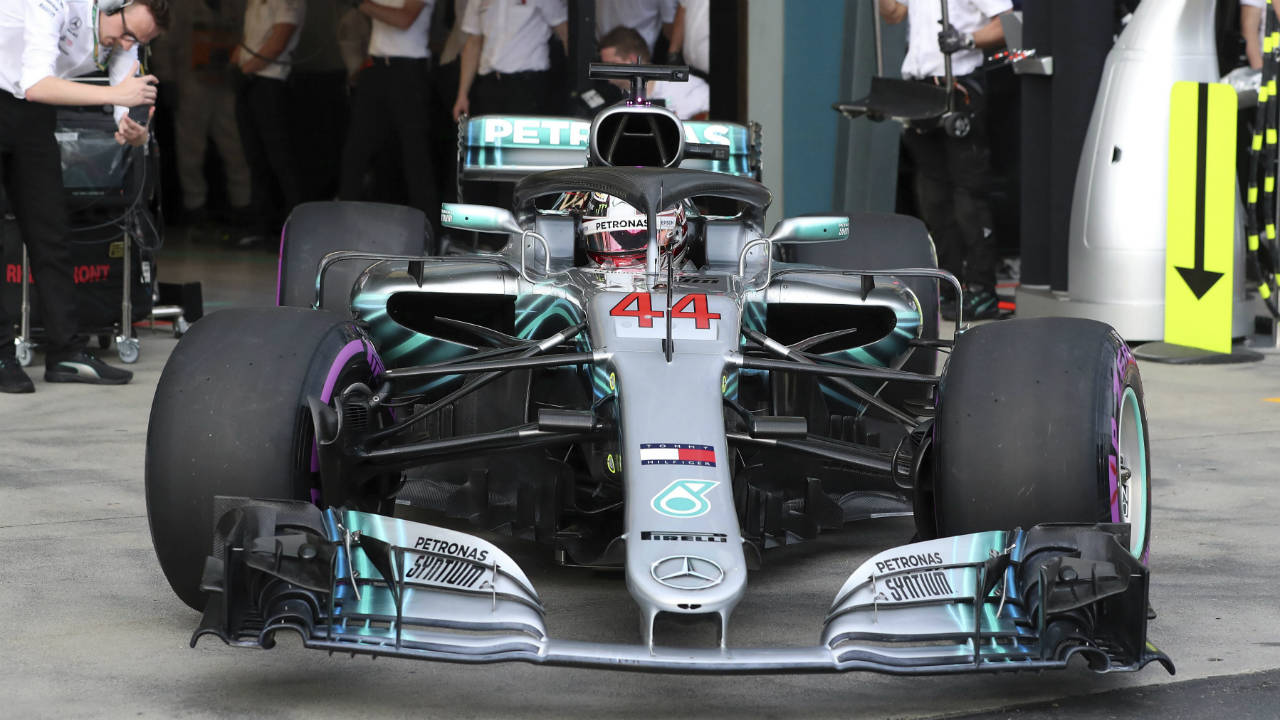 Mercedes-driver-Lewis-Hamilton-of-Britain-leaves-his-garage-during-qualifying-at-the-Australian-Formula-One-Grand-Prix-in-Melbourne,-Saturday,-March-24,-2018.-(Glenn-Nicholls/Pool-via-AP)