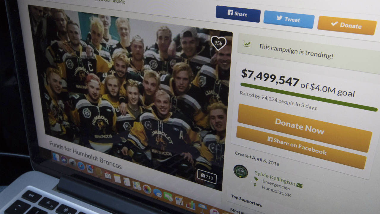 A-GoFundMe-page-for-the-Humboldt-Broncos-is-seen-on-a-computer-near-Tisdale,-Sask.,-Tuesday,-April,-10,-2018.-The-money-being-raised-is-for-members-the-Humboldt-Broncos-hockey-team-who's-bus-crashed-into-a-truck-en-route-to-Nipawin-for-a-game-Friday-night-killing-15-and-sending-over-a-dozen-more-to-the-hospital.-(Jonathan-Hayward/CP)