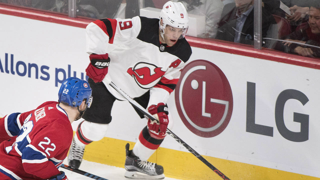 New-Jersey-Devils'-Taylor-Hall-(9)-moves-the-puck-as-Montreal-Canadiens'-Karl-Alzner-defends-during-first-period-NHL-hockey-action-in-Montreal,-Sunday,-April-1,-2018.-(Graham-Hughes/CP)