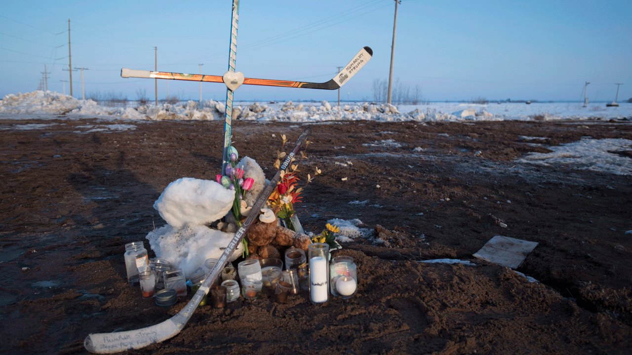 Changes called for after Humboldt bus crash at deadly intersection - Sportsnet.ca