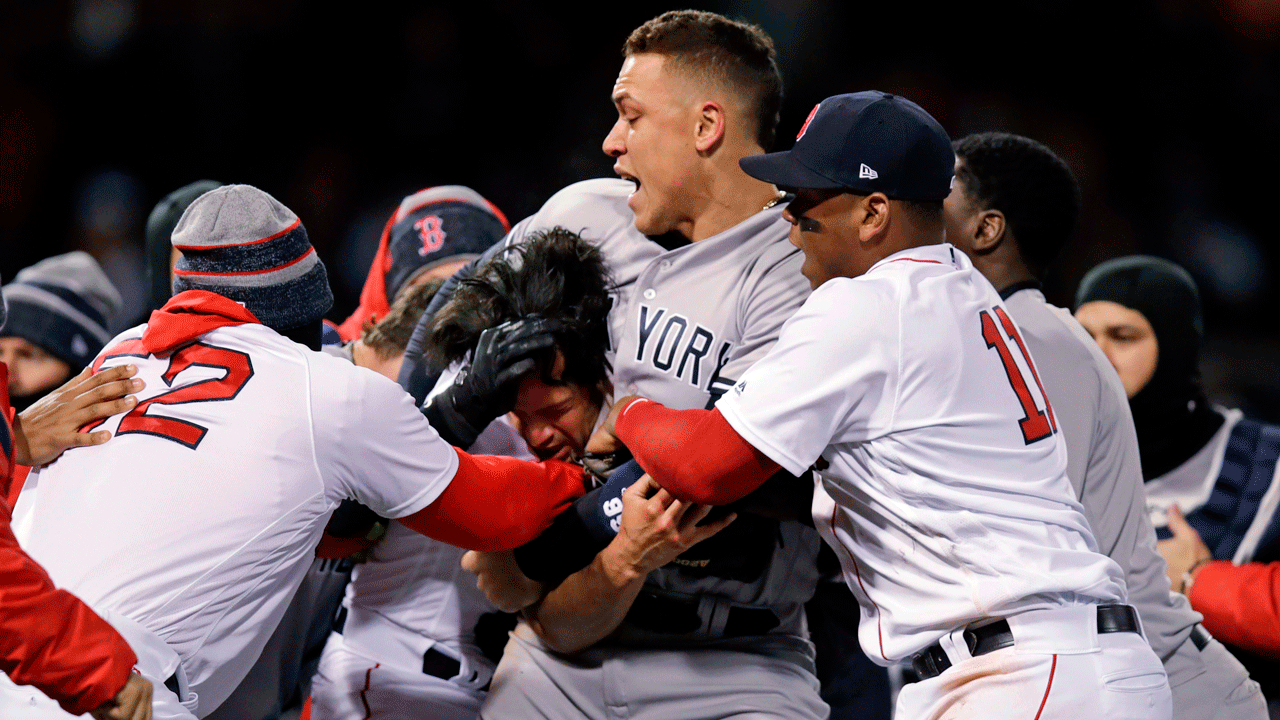Yankees, Red Sox fight at Fenway after 
