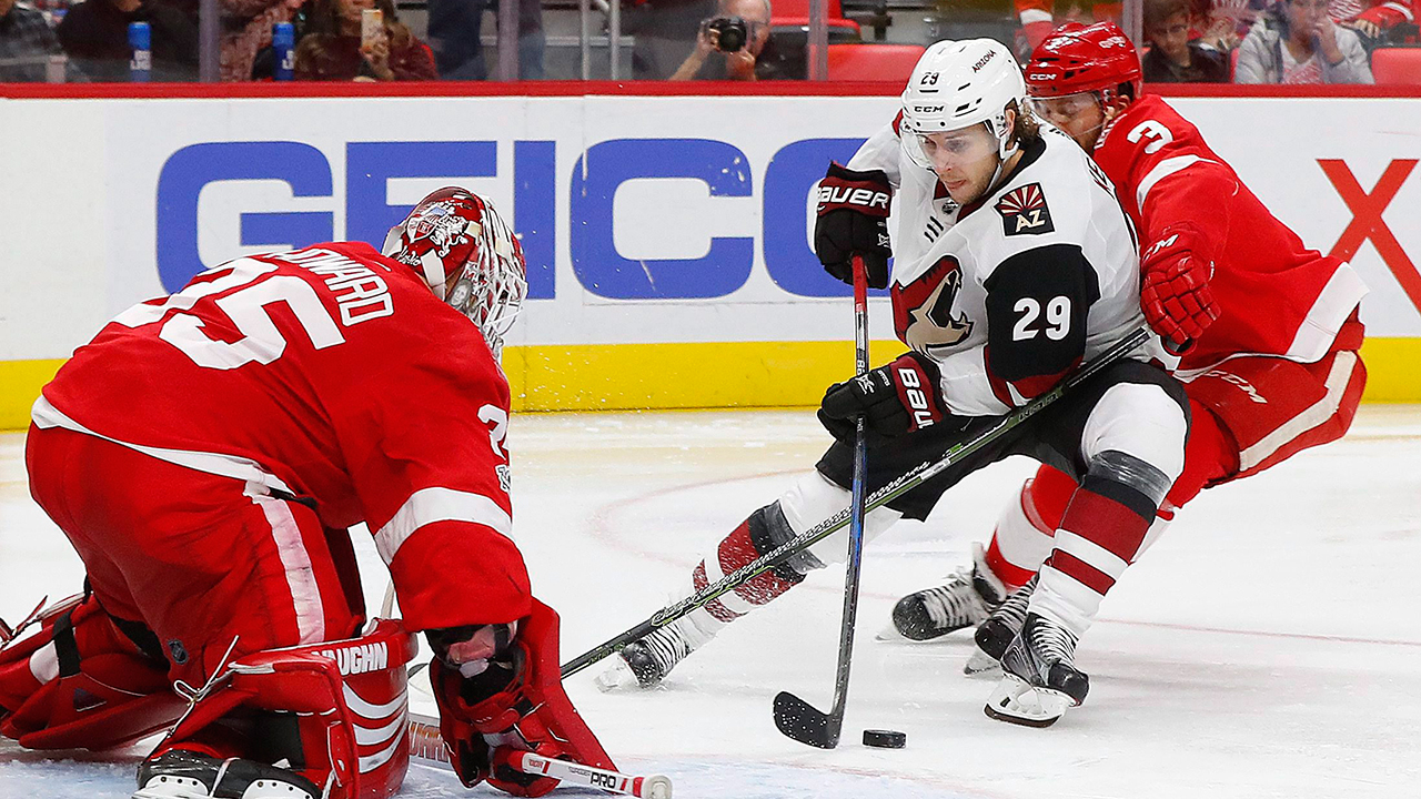 Coyotes sign forward Mario Kempe to one-year extension