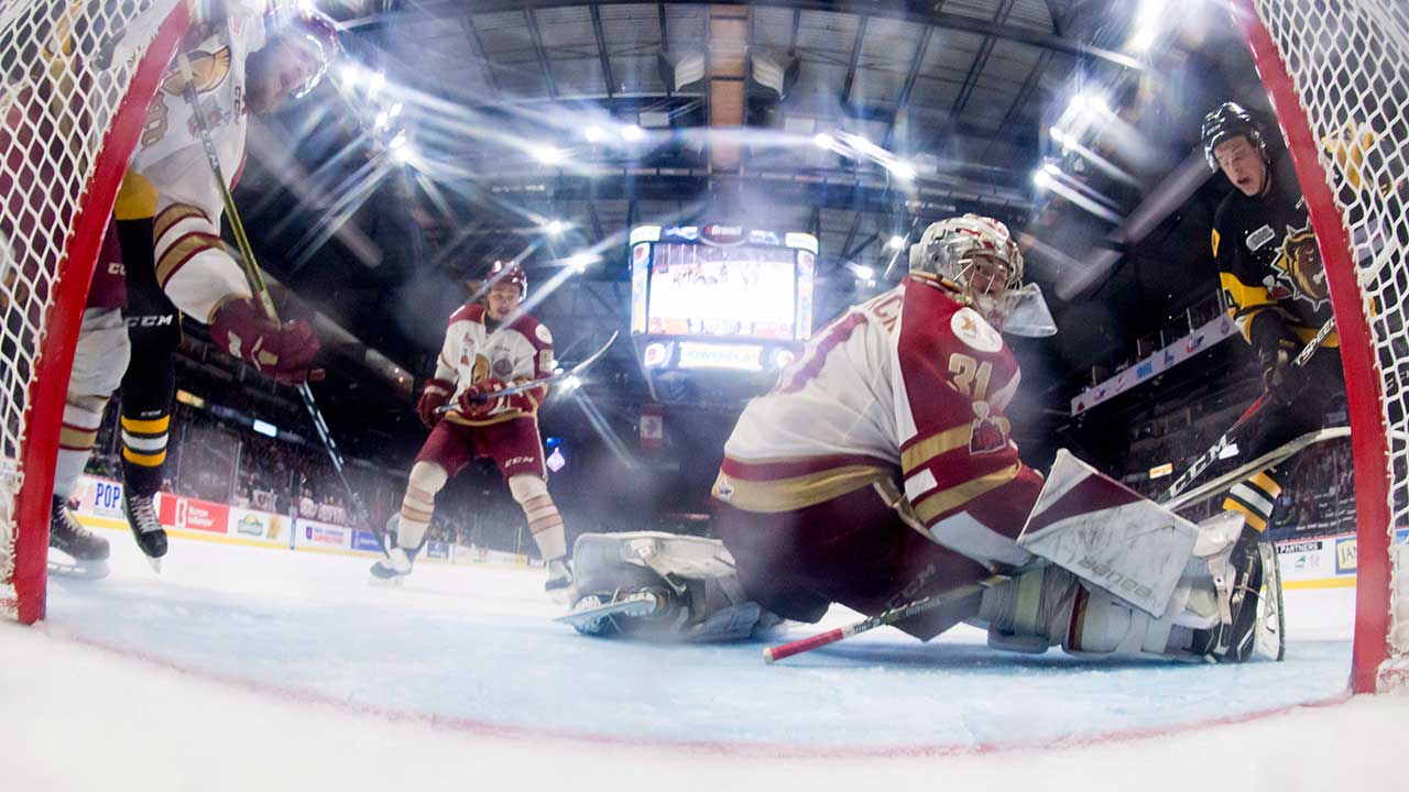 Acadie-Bathurst-Titan-goalie-Evan-Fitzpatrick