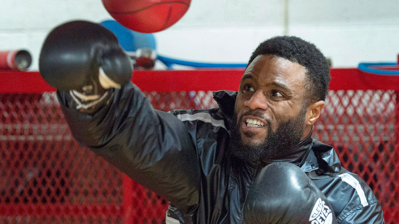Jean Pascal to fight ex-UFC fighter, hockey enforcer Steve Bosse