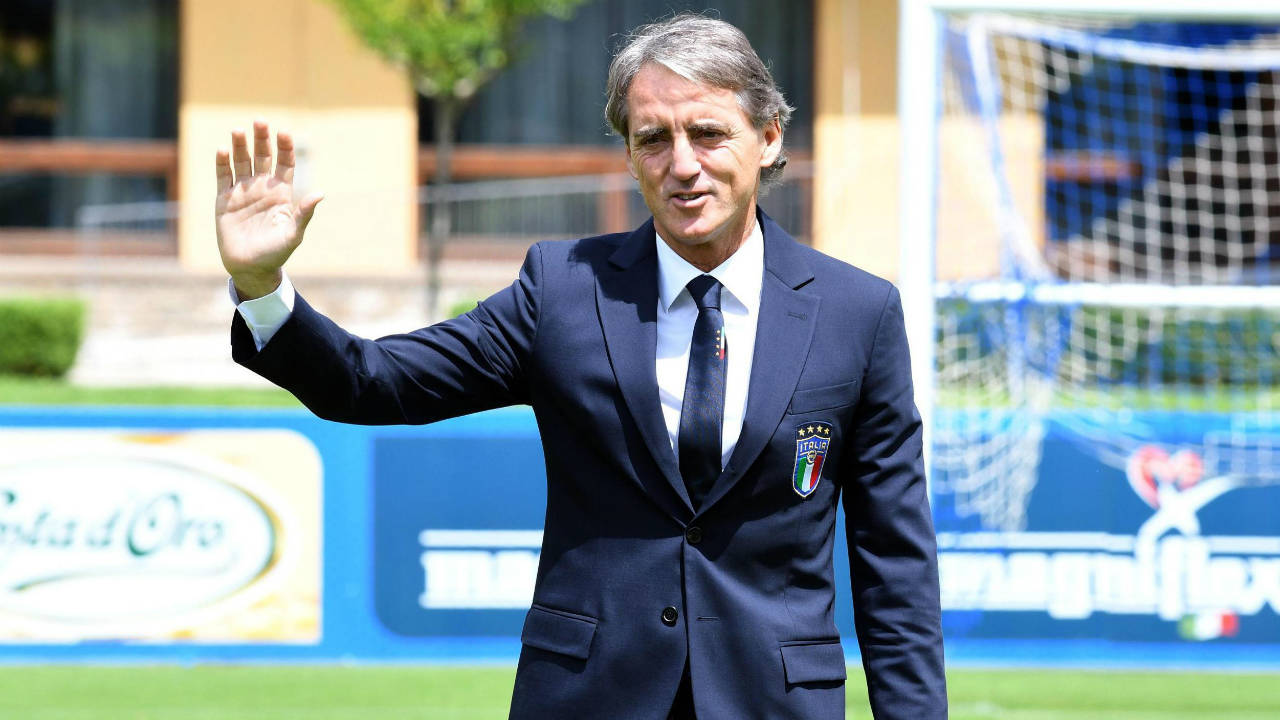Italy's-soccer-national-team-new-coach-Roberto-Mancini-smiles-leaves-after-his-first-press-conference-at-Coverciano-Sporting-Center,-in-Florence,-Italy,-Tuesday-May-15,-2018.-Italy-coach-Roberto-Mancini-says-he-will-talk-to-long-excluded-striker-Mario-Balotelli-about-a-possible-return-to-the-national-team.-(Claudio-Giovannini/ANSA-via-AP)