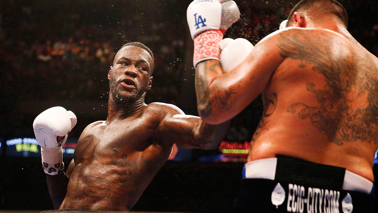 Deontay-Wilder-throws-punch-Chris-Arreola-WBC-heavyweight-title-fight