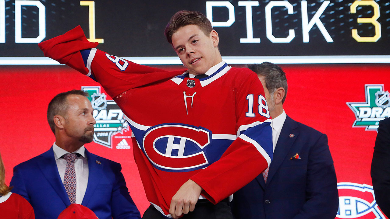 Jesperi-Kotkaniemi-dons-a-Montreal-Canadiens-jersey-after-being-chosen-third-overall-in-the-2018-NHL-Draft