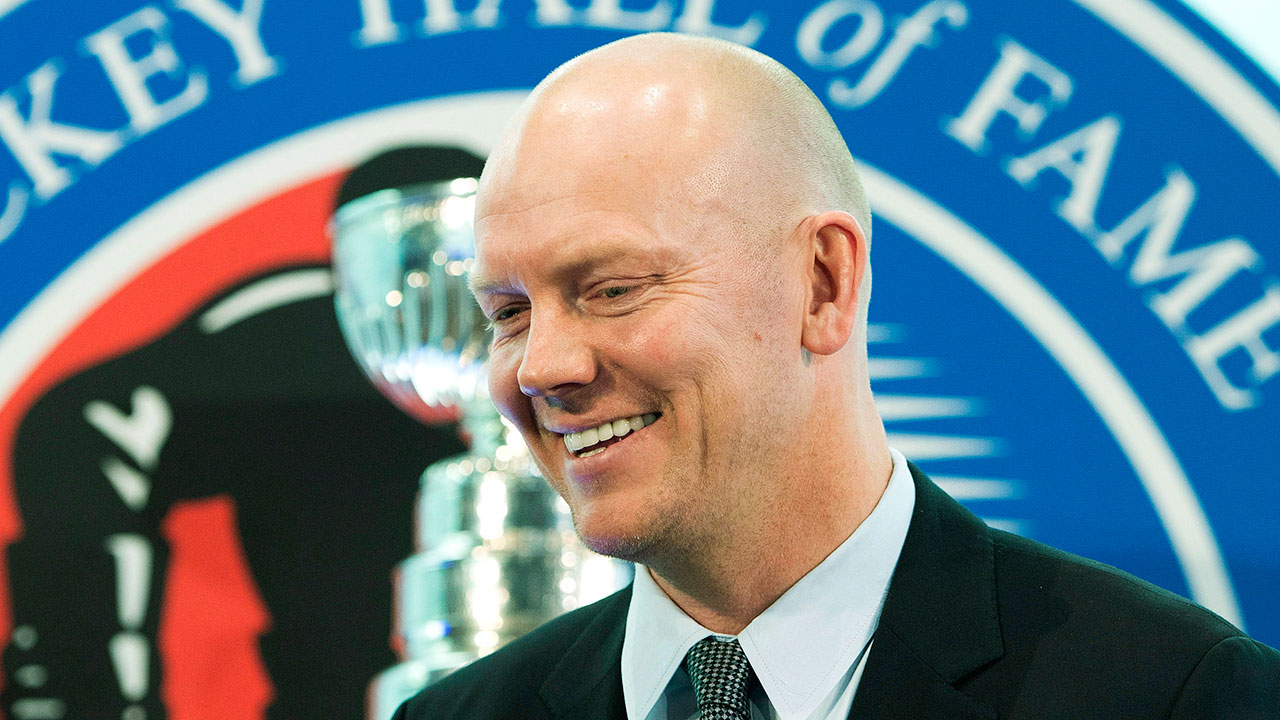 Mats-Sundin-smiles-as-he-is-inducted-into-Hockey-Hall-of-Fame