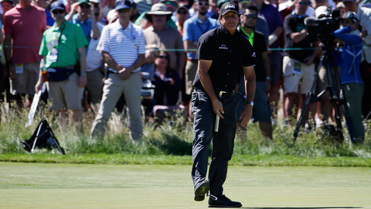 Phil-Mickelson-reacts-to-missed-putt-at-U.S.-Open