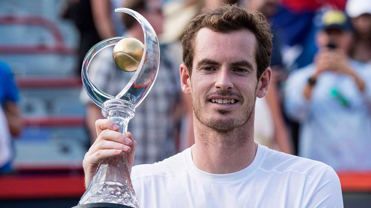 andy-murray-hoists-rogers-cup-trophy