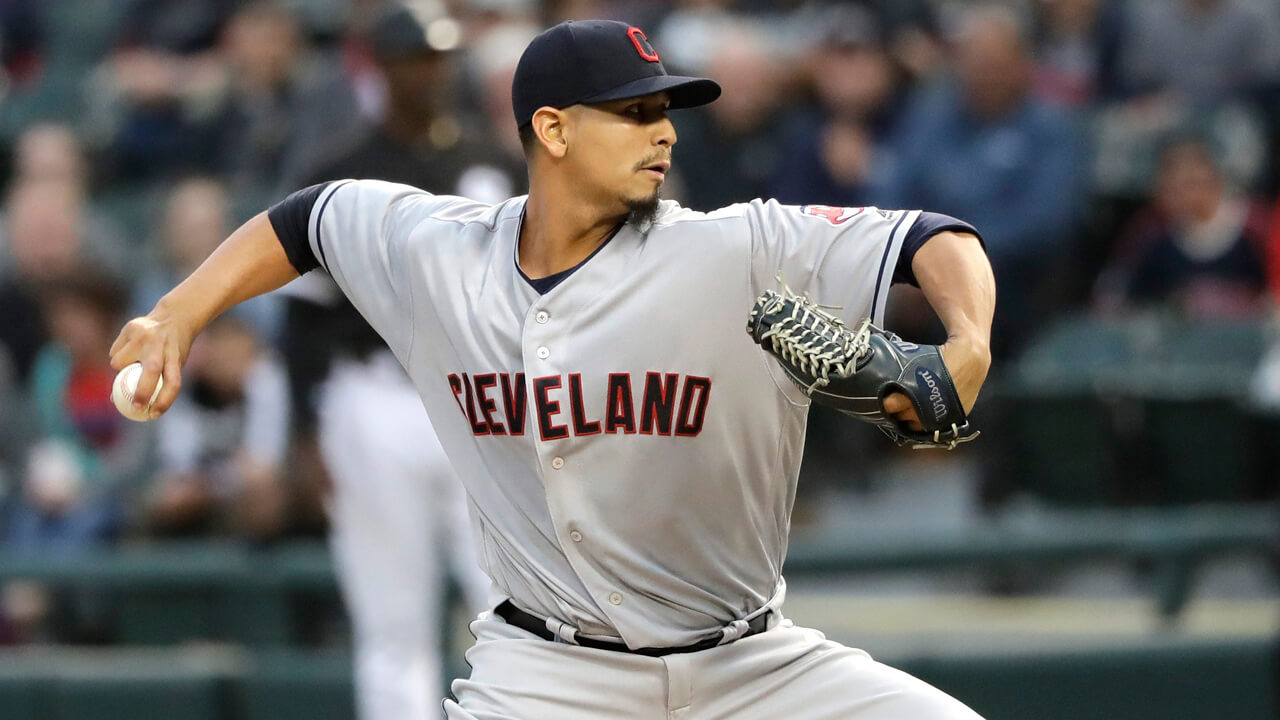 carlos-carrasco-pitches-for-indians-against-white-sox