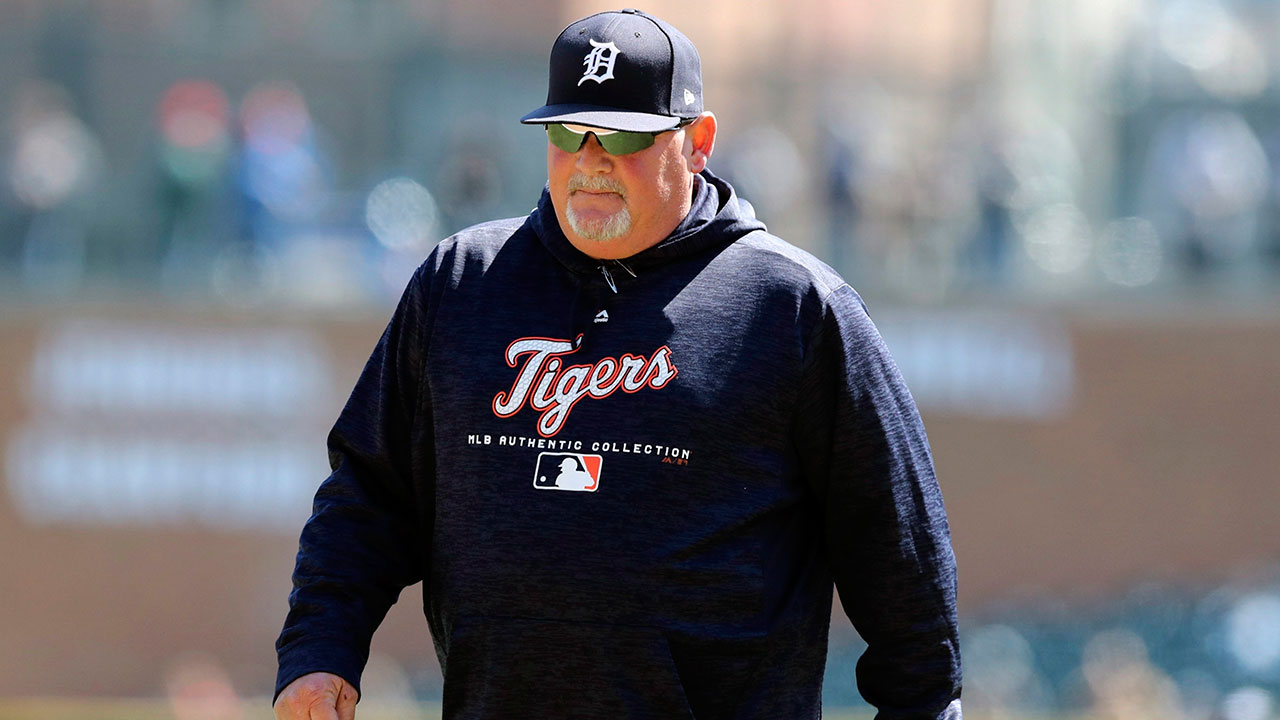 chris_bosio_walks_to_the_mound