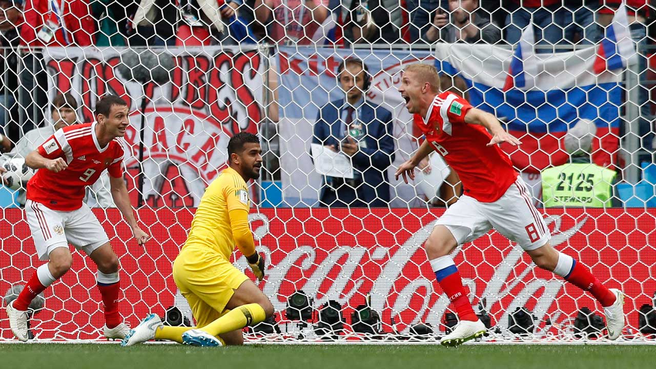 yuri-gazinsky-scores-for-russia-at-world-cup