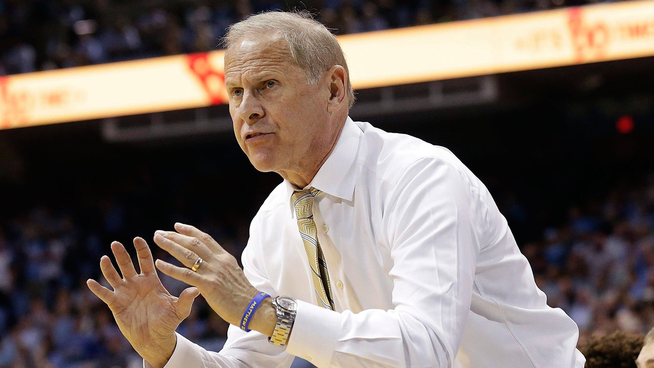 john_beilein_gestures_during_game