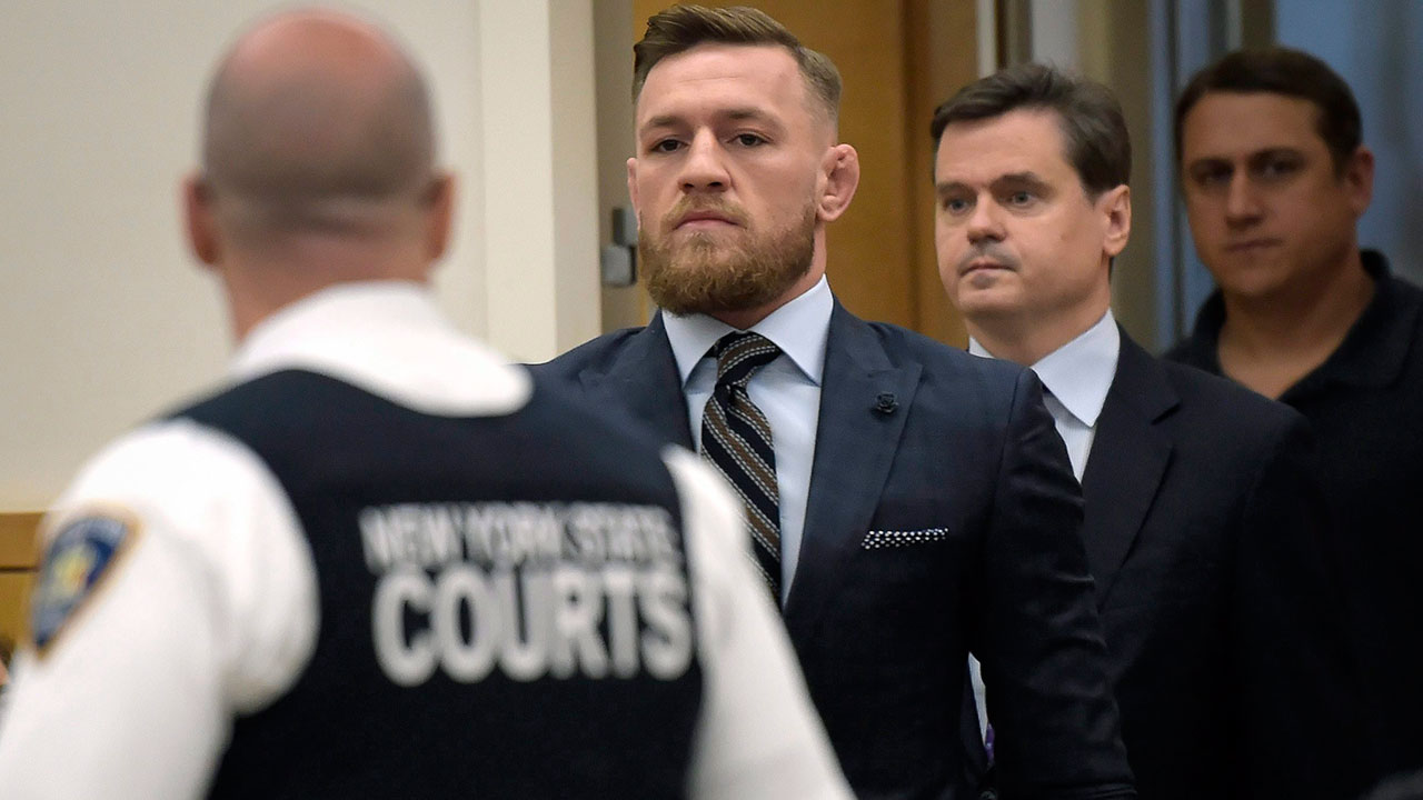 Conor-McGregor-walks-into-Brooklyn-Supreme-Court