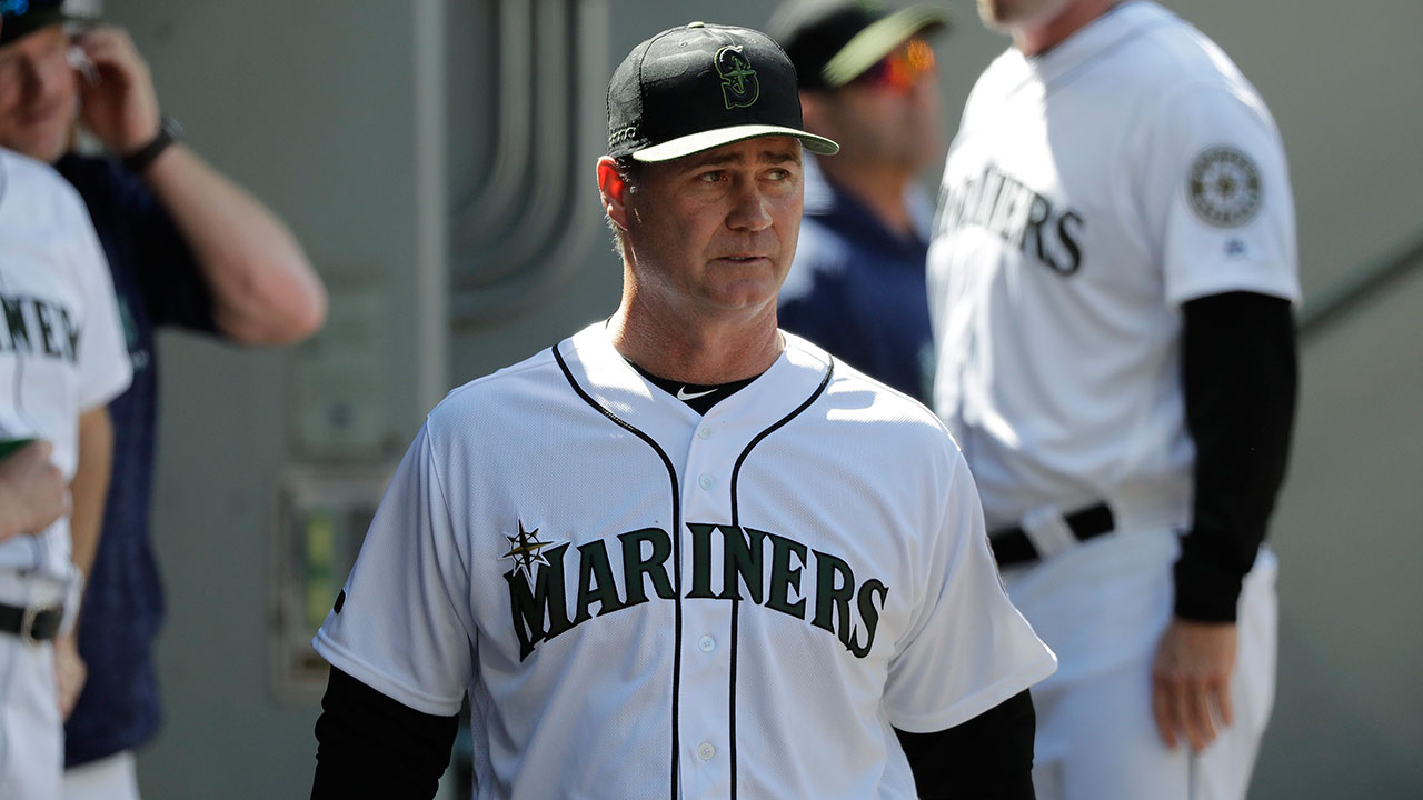 MLB-Mariners-manager-Scott-Servais-in-dugout