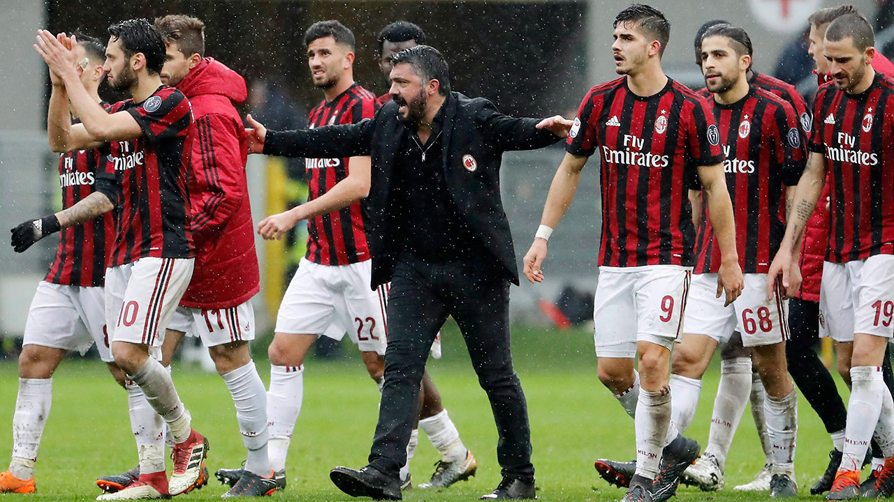 Soccer-AC-Milan-celebrating-win-in-Seria-A