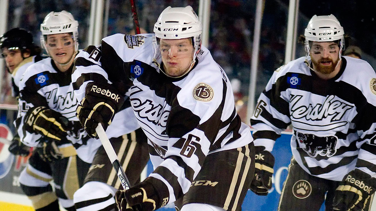 cameron_schilling_clears_the_puck