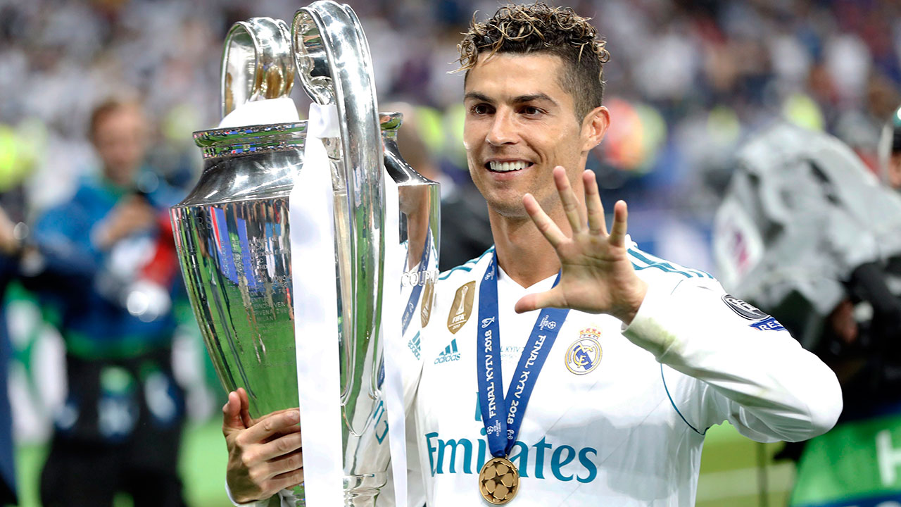 cristiano_ronaldo_with_the_champions_league_trophy