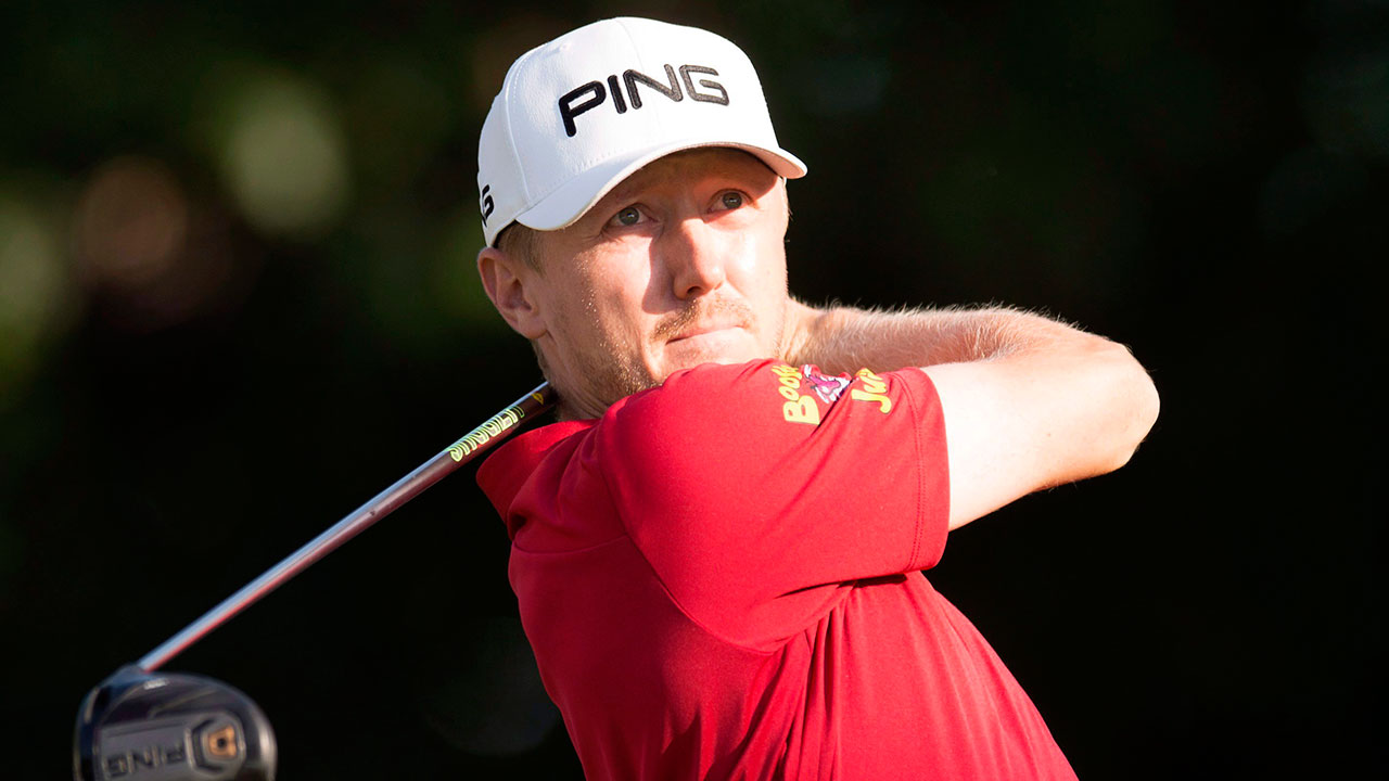 mackenzie_hughes_watches_his_drive