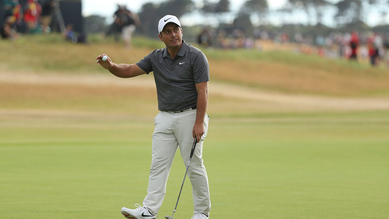 molinari-waves-to-crowd