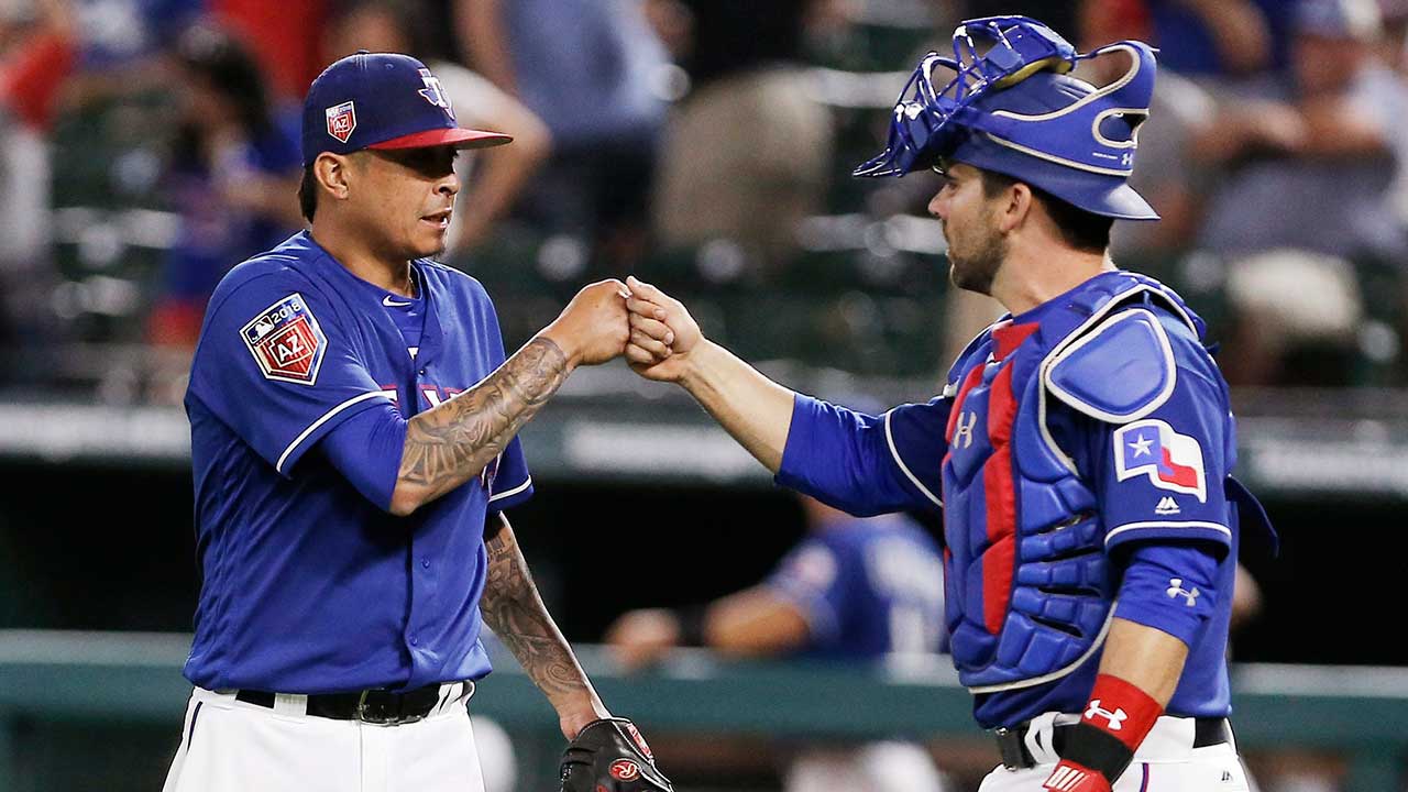 pitcher-jesse-chavez-celebrates-win-over-reds