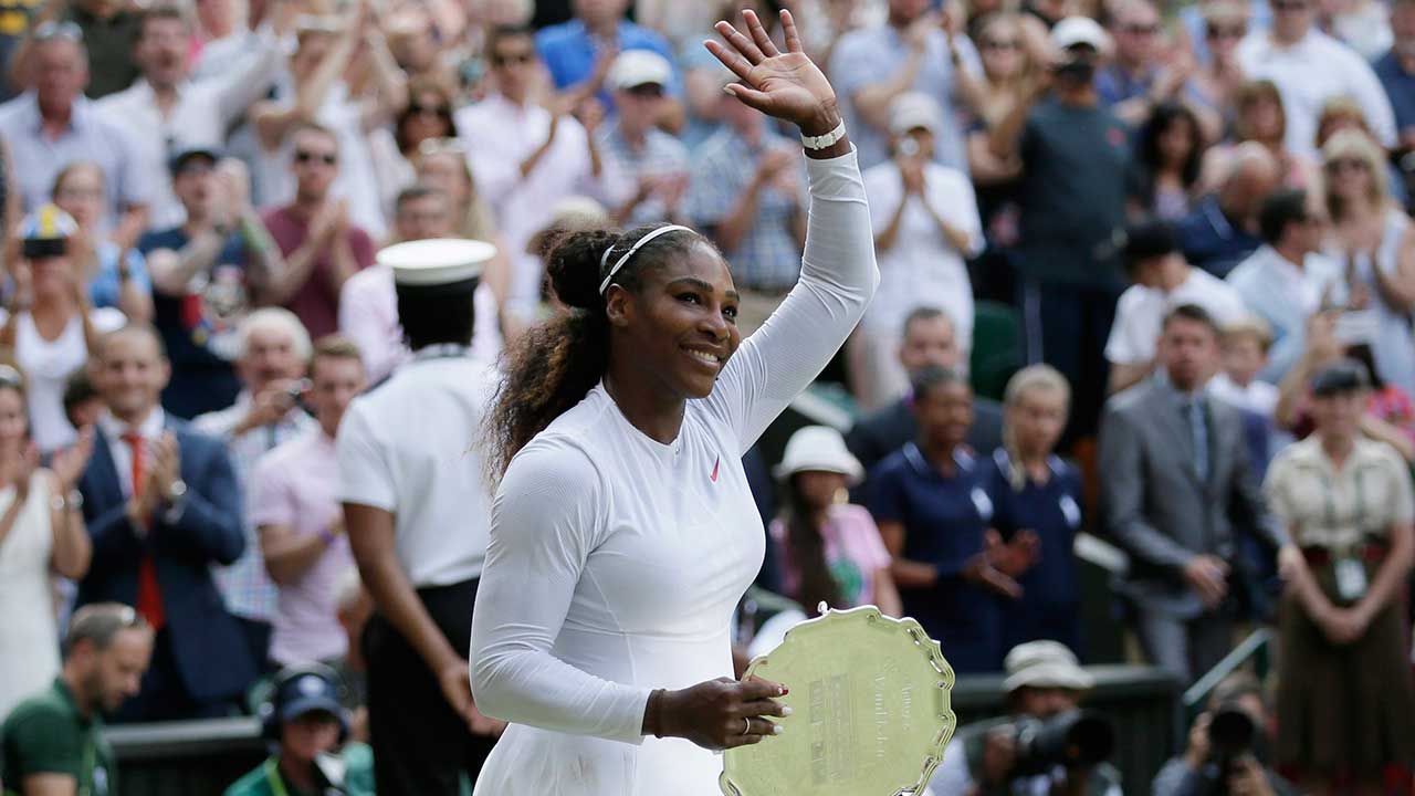 serena-williams-waves-to-crowd-after-wimbledon-final
