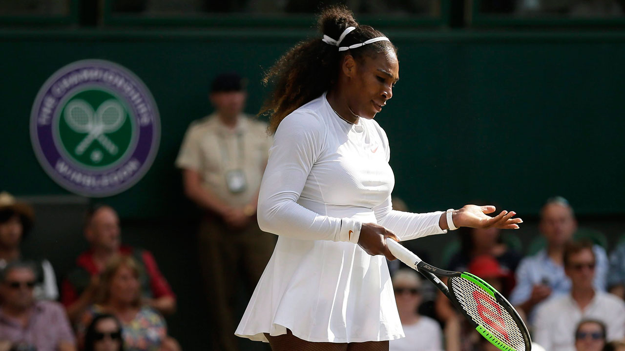 serena_williams_reacts_after_losing_a_point