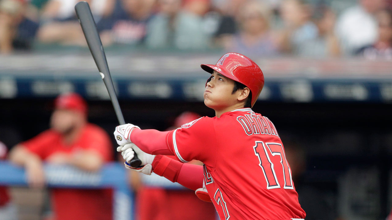MLB-Angels-Ohtani-watches-home-run