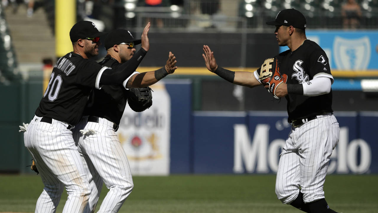 happy-bunch-of-white-sox-slap-hands-high-five