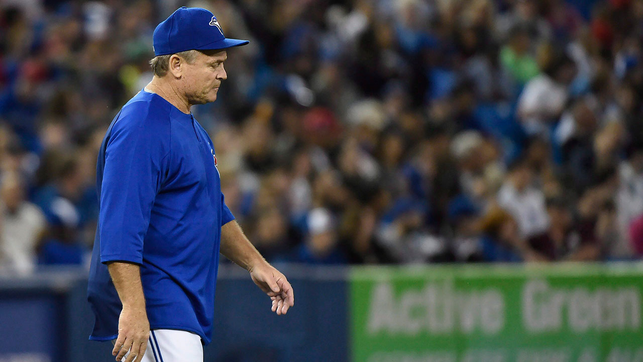 john_gibbons_walks_to_the_mound