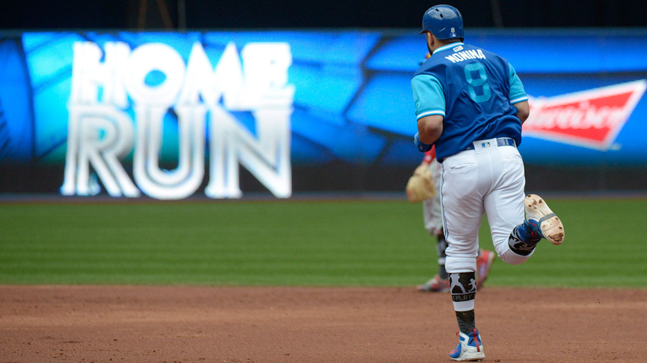 kendrys_morales_runs_around_the_bases