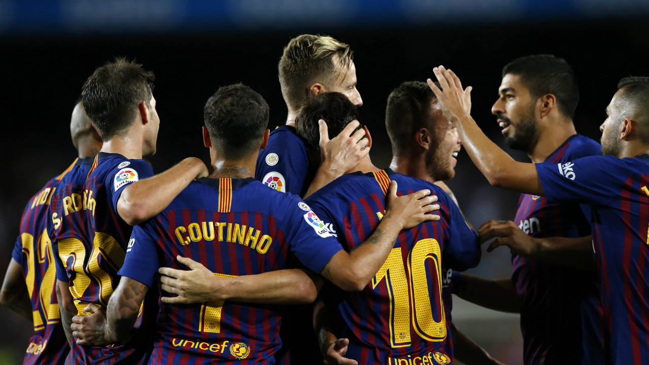 messi-scores-happy-bunch-of-barcelona-players