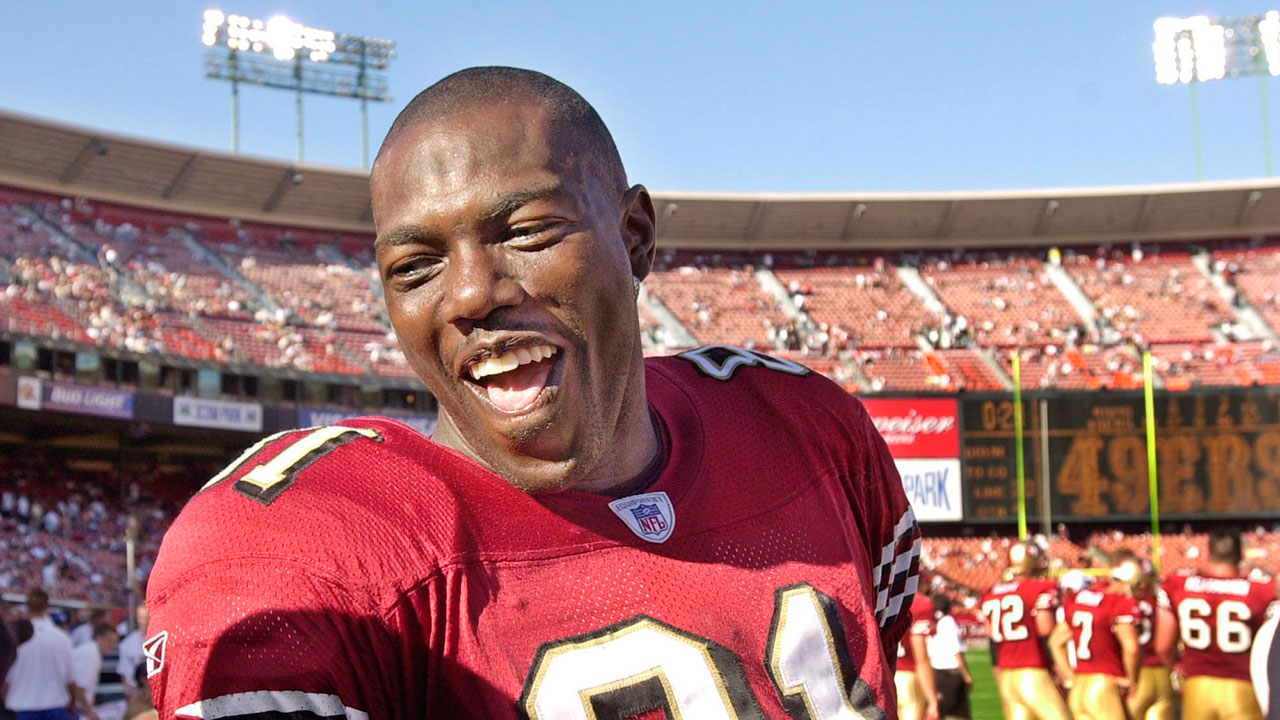 terrell_owens_laughs_near_the_bench