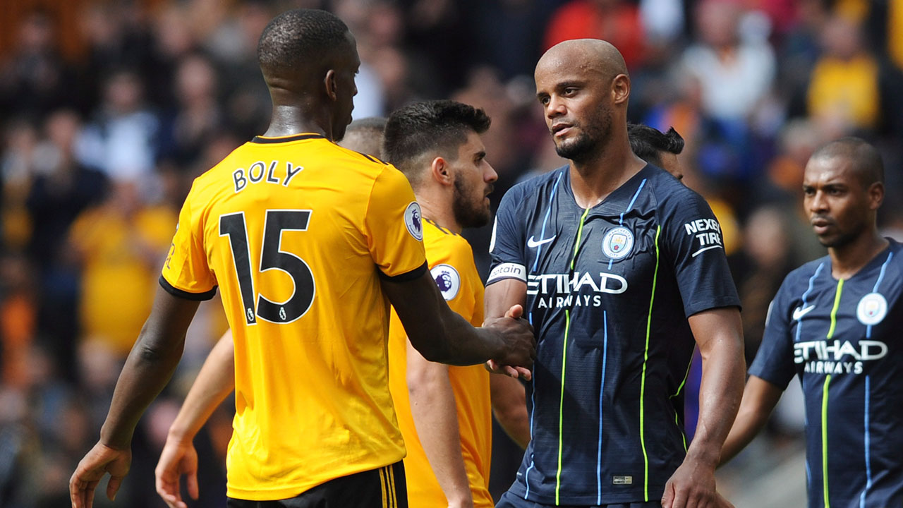 vincent_kompany_shakes_hands_with_willy_boly