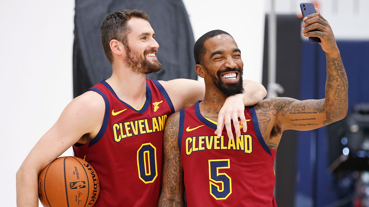 NBA-Cavaliers-Love-and-Smith-pose-at-media-day