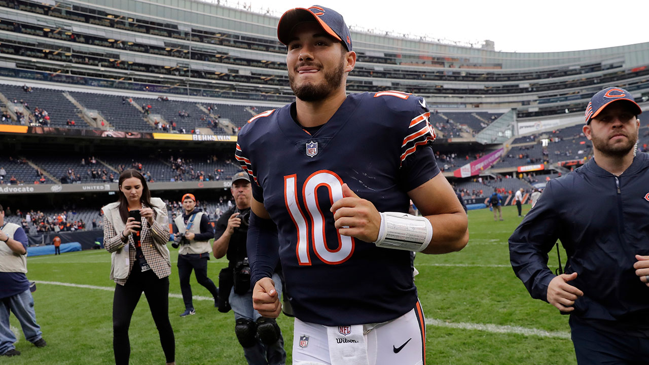 NFL-Bears-Trubisky-runs-off-field